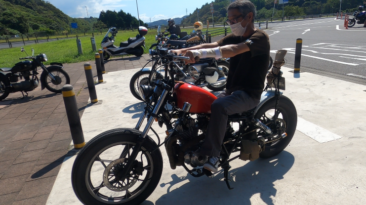 グラストラッカーカスタム - ハガーツーリングブログ