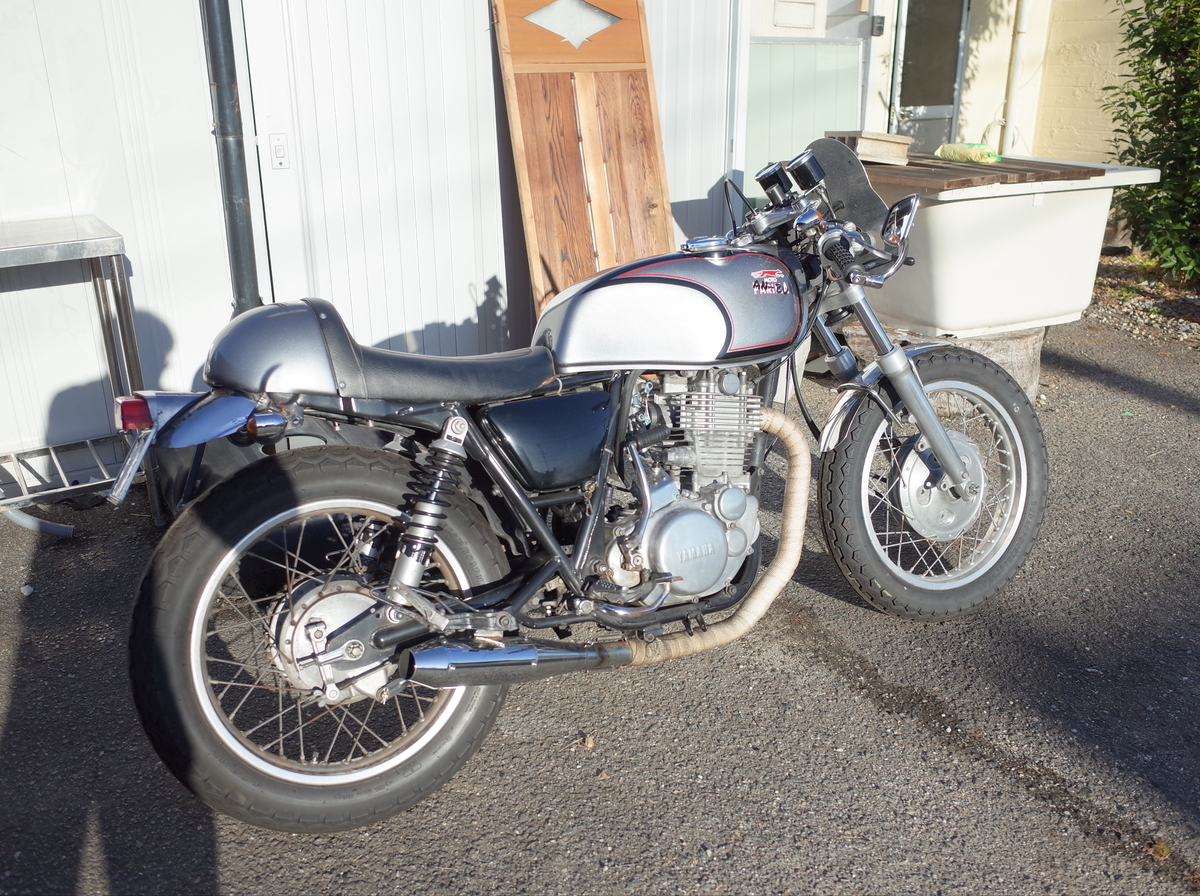 ヤマハ SR400 トライアンフ・ボンネビル風カスタム