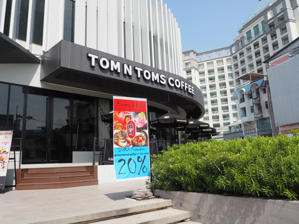 【TOM N TOMS COFFEE】アタラモールの24時間オープンのカフェ！ シラチャぐるぐるナビ
