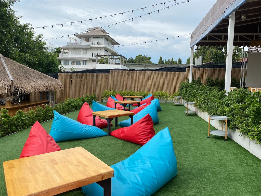 【Sea Shell Cafe & Bar】セントラル予定地近くの海沿いカフェバー - シラチャぐるぐるナビ