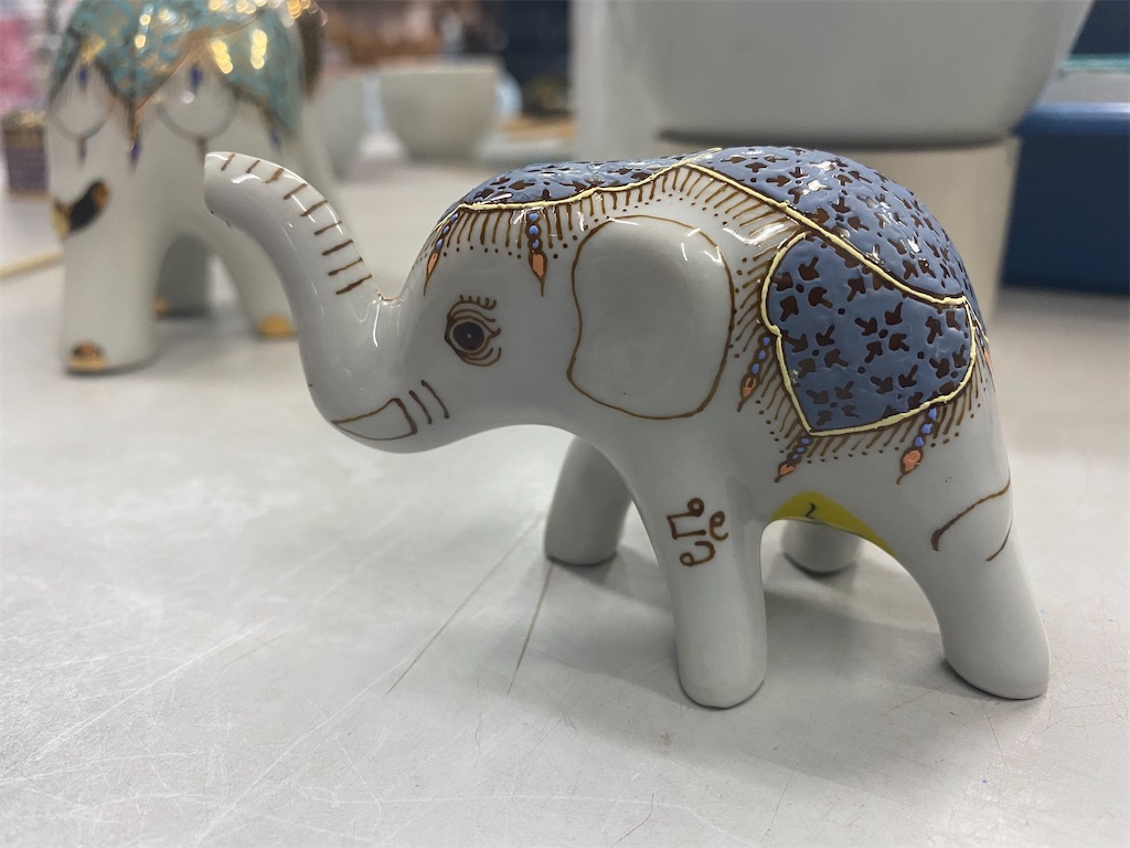 ベンジャロン焼き象の置物