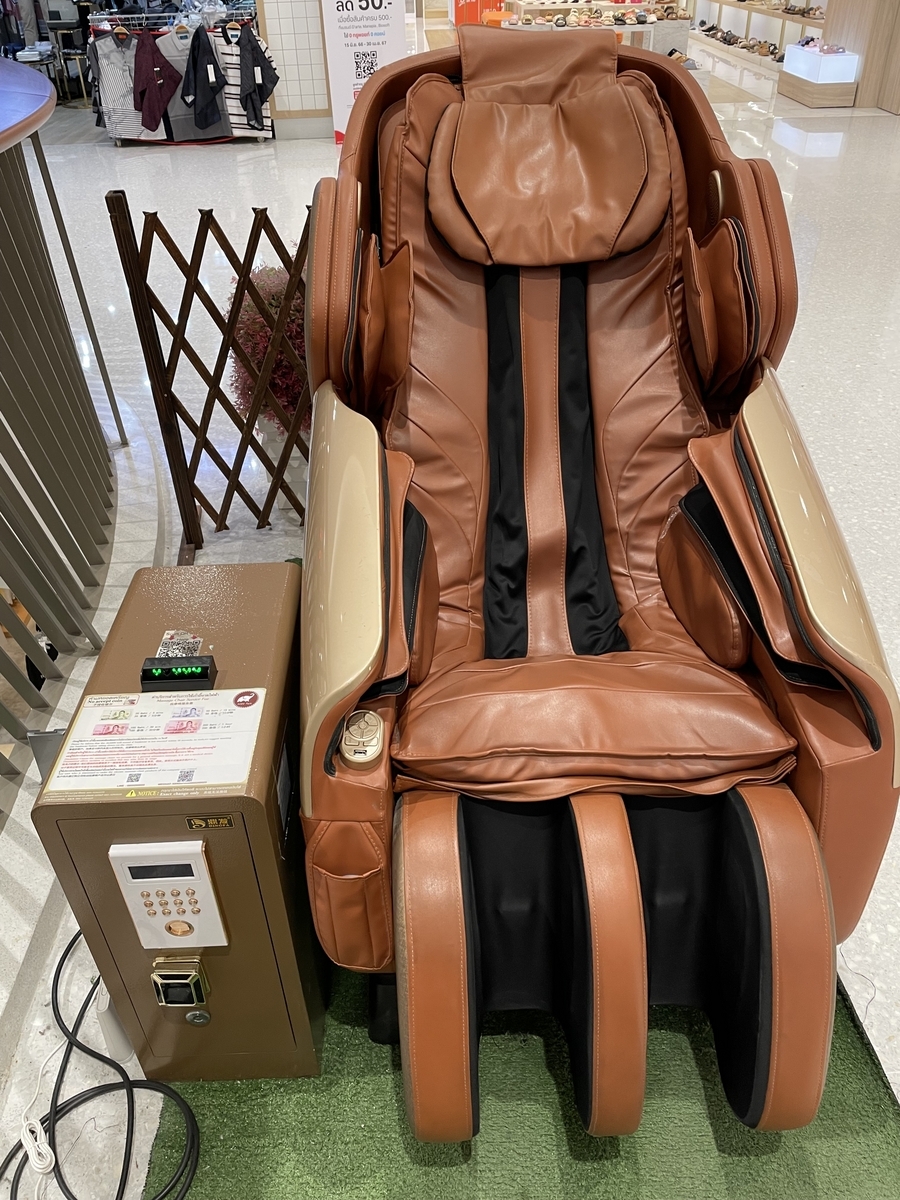 タイのショッピングモールで体験するマッサージチェアの魔法 - シラチャ進出・不動産投資