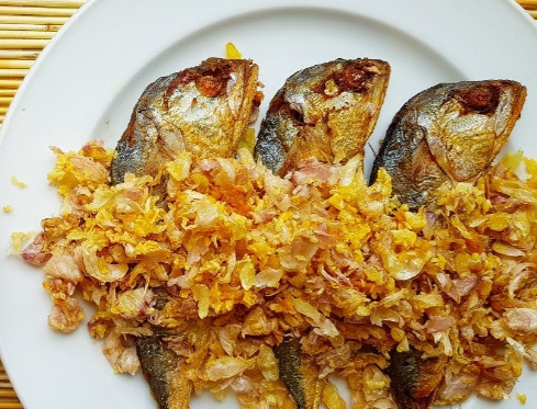 サバ好きのタイ タイの伝統的な美味しさを味わう: シーチャン島の鯖で作るプラー