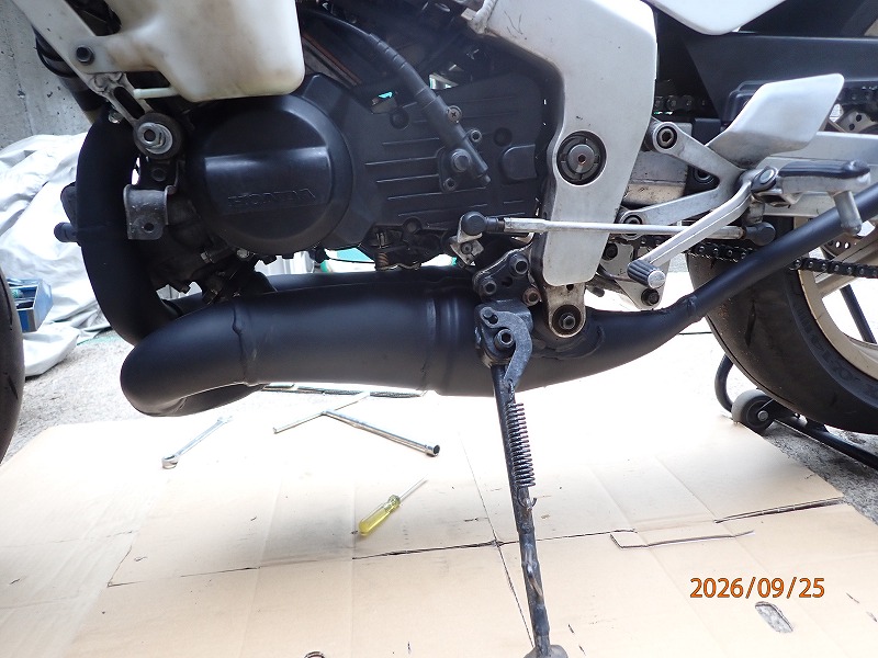 NSR250R #MC18/88 ﾏﾌﾗｰ(ﾁｬﾝﾊﾞｰ)の整備-8（取付/始動/ﾗｼﾞｴﾀｰ入替