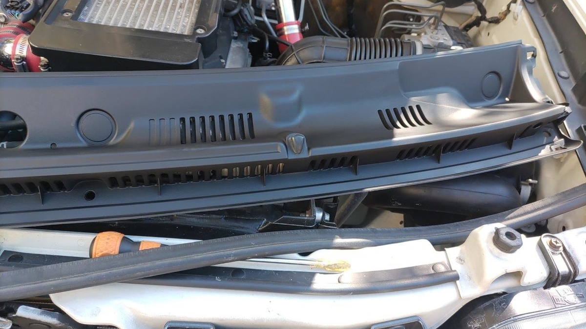 ジムニー(JB23)のカウルトップを塗装した件 - srtarouのブログ