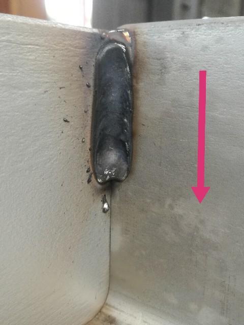 溶接の基本を無視して上から下に溶接する下進法【被覆アーク、半自動 