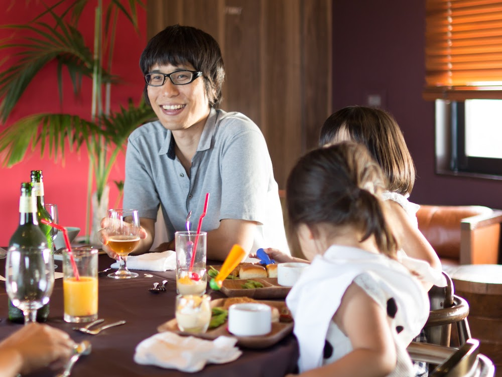 みんなで遊んだ後は贅沢な食事会が恒例パターン