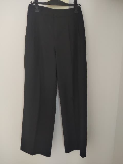 GU タックワイドパンツ