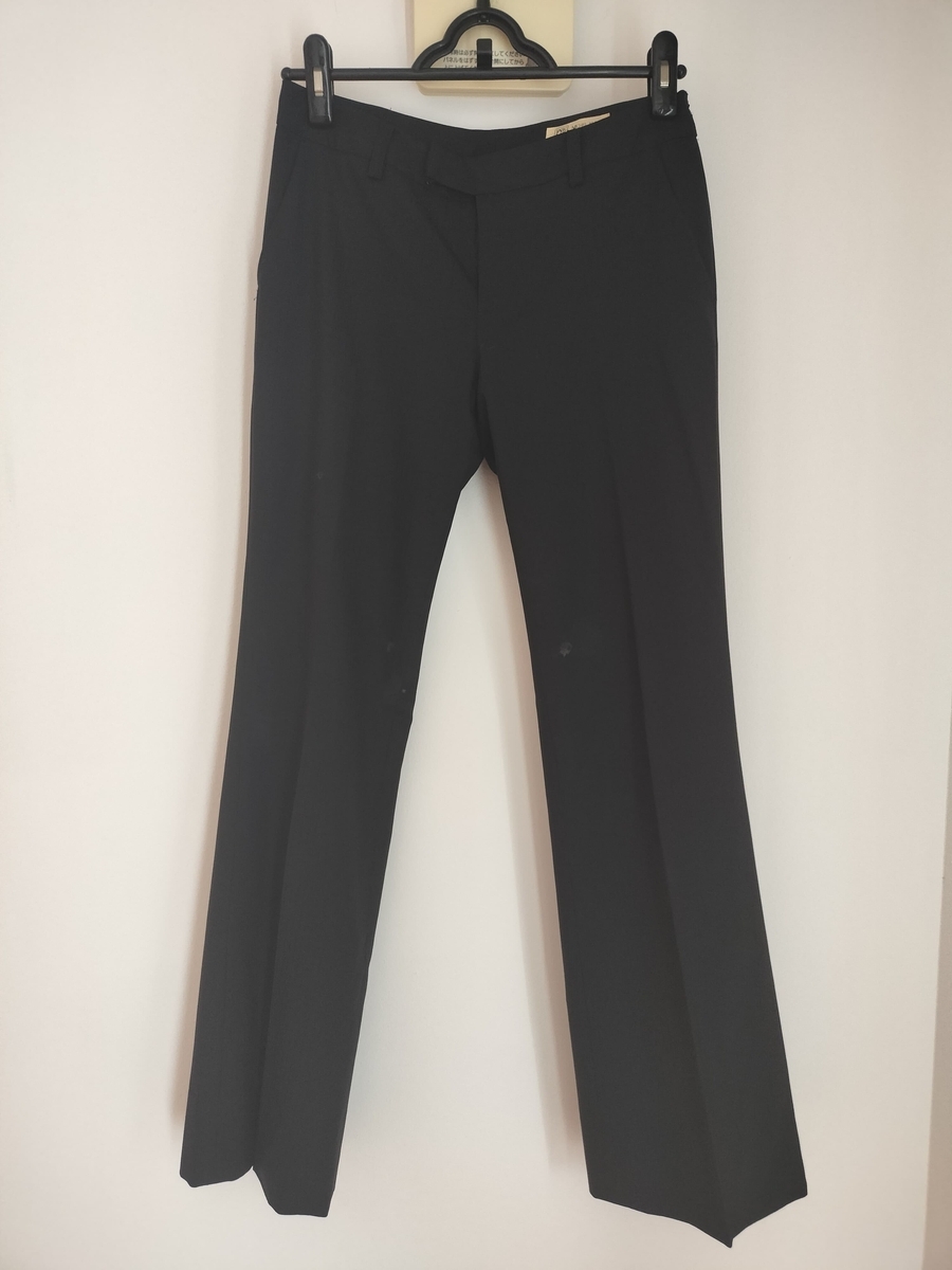 スーツのパンツ