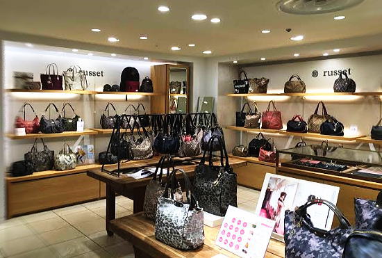 ラシット Russetの生産国はどこ 日本ブランドなのに並行輸入品ってどういうこと ラシット Russetバッグ財布の年齢 層って 代30代40代50代でも大丈夫