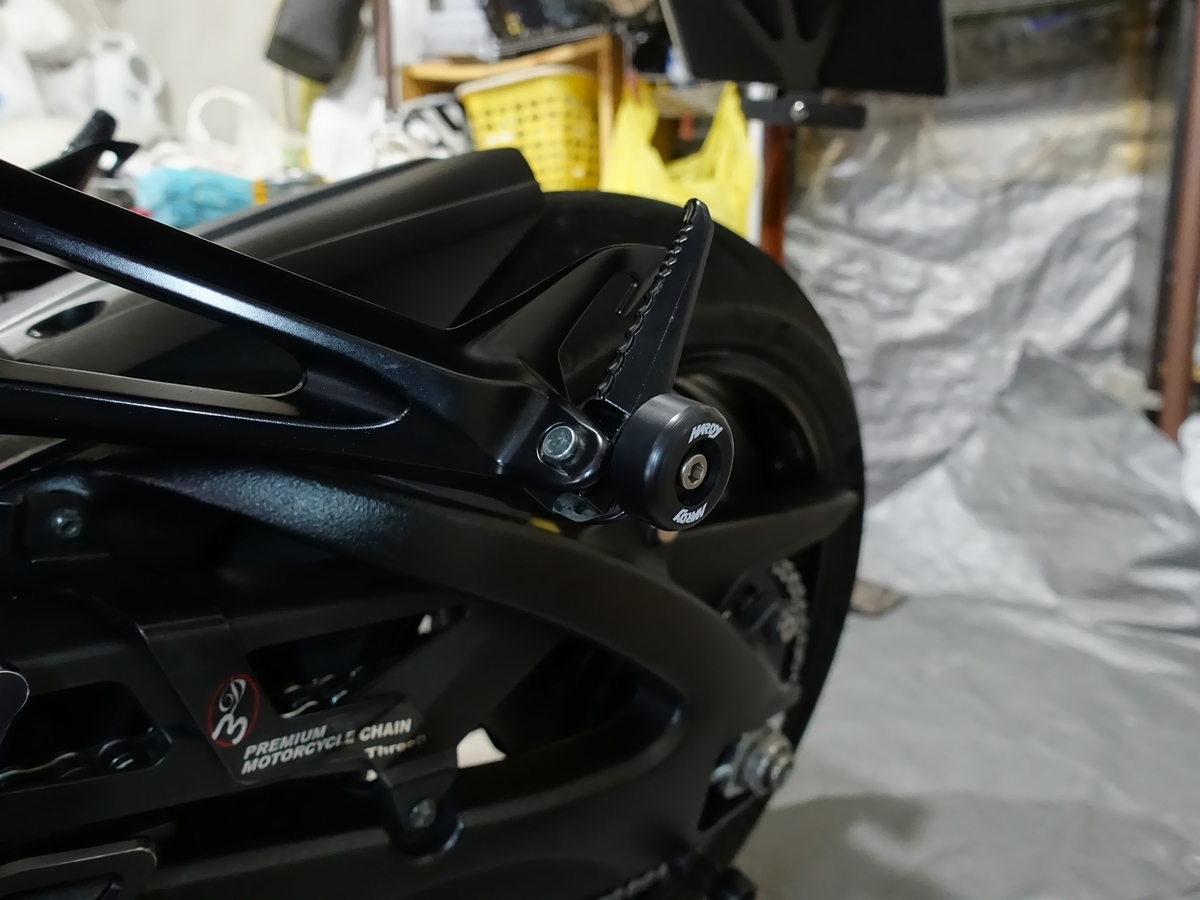 GSX-R600 タンデムステップ 右側 サイレンサー側 未使用 GSX-R600 タンデムステップ 右側 サイレンサー側 未使用