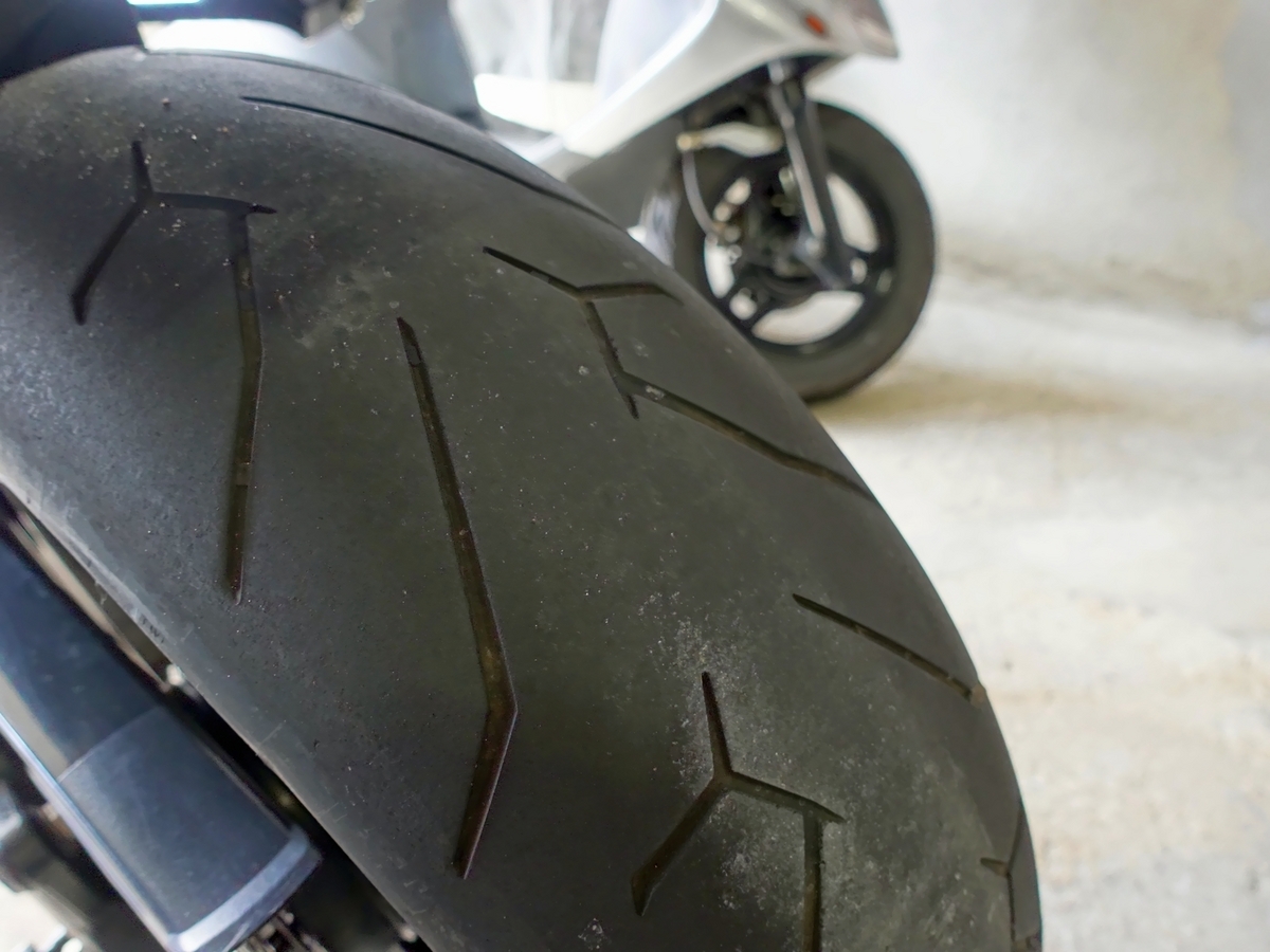 新型カタナ 前後タイヤ交換<5回目> PIRELLI DIABLO ROSSO IV