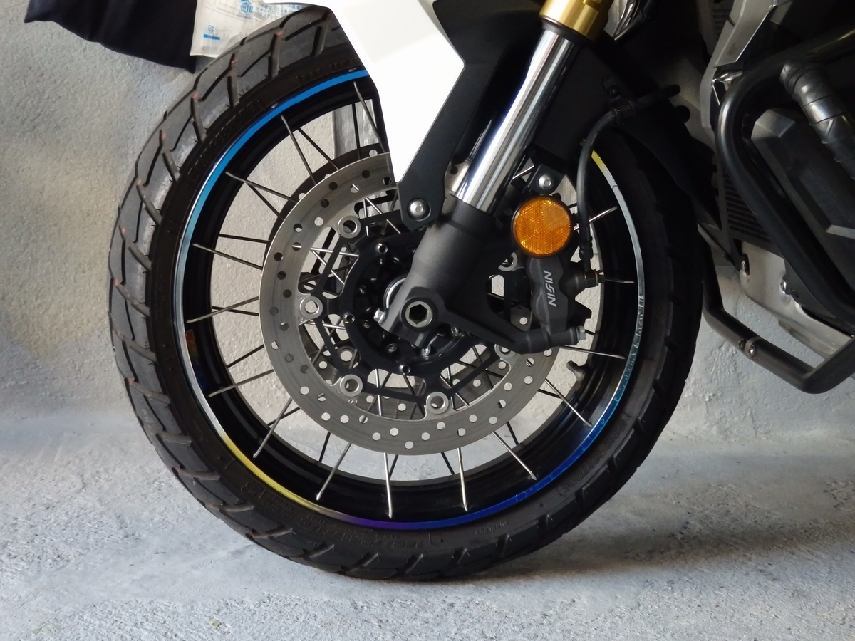 Honda X-ADV Reapplying wheel rim stickers リムステッカー - All I Know Is ...