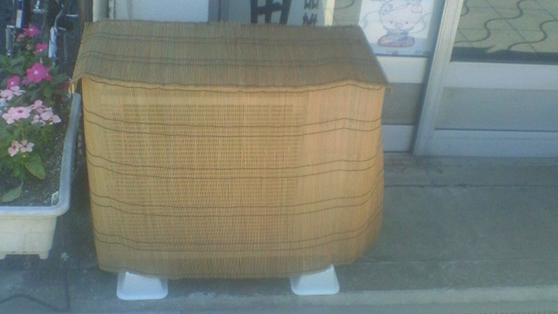 よしずをはった室外機 Stantsiya Iriya