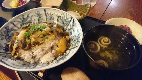箱根にある いろり屋 メニューは足柄牛のステーキ丼とアワビ丼だけだ 三百星は神奈川産