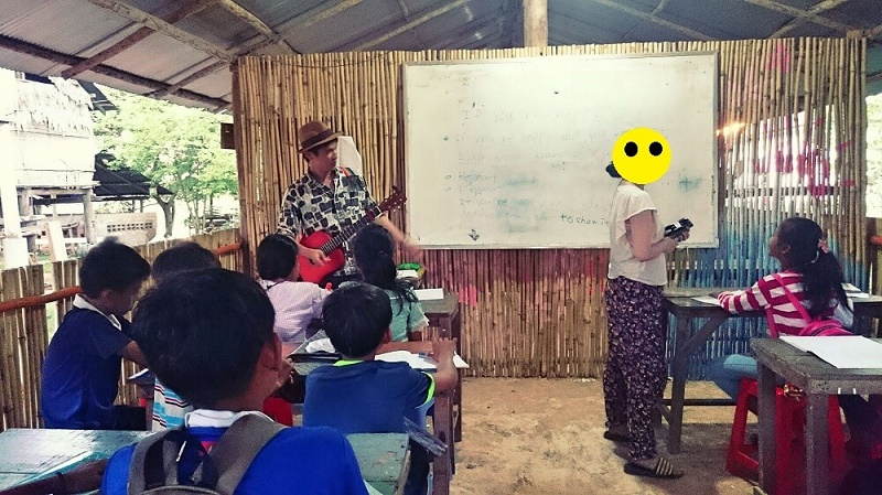 カンボジアの学校にて