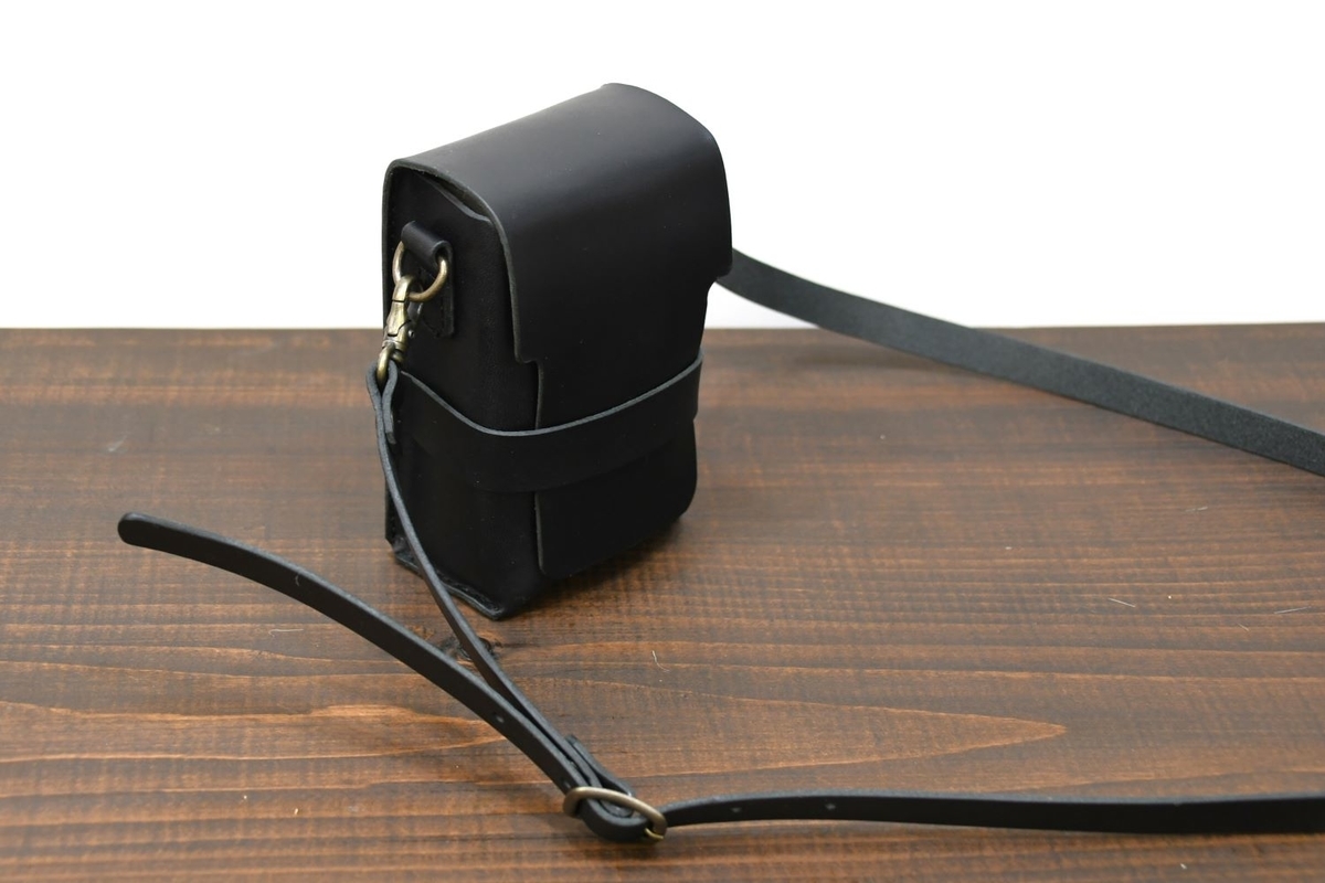 昭和時代に制作された ミニチュアのフィルムカメラ 革のケース付き レトロなYASHICAフィルムカメラのヌメ革カメラケースをオーダー製作