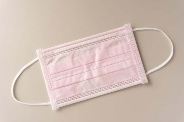 職場での黒マスクはビジネスマナー違反 仕事でokなマスクの色って お役立ち情報サーチ