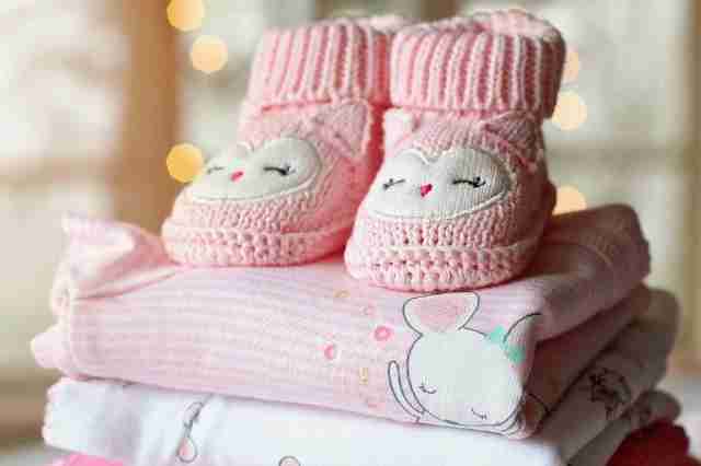 2歳の子供が服を着るのを嫌がるへの対処法 上手に着替えさせるコツって お役立ち情報サーチ