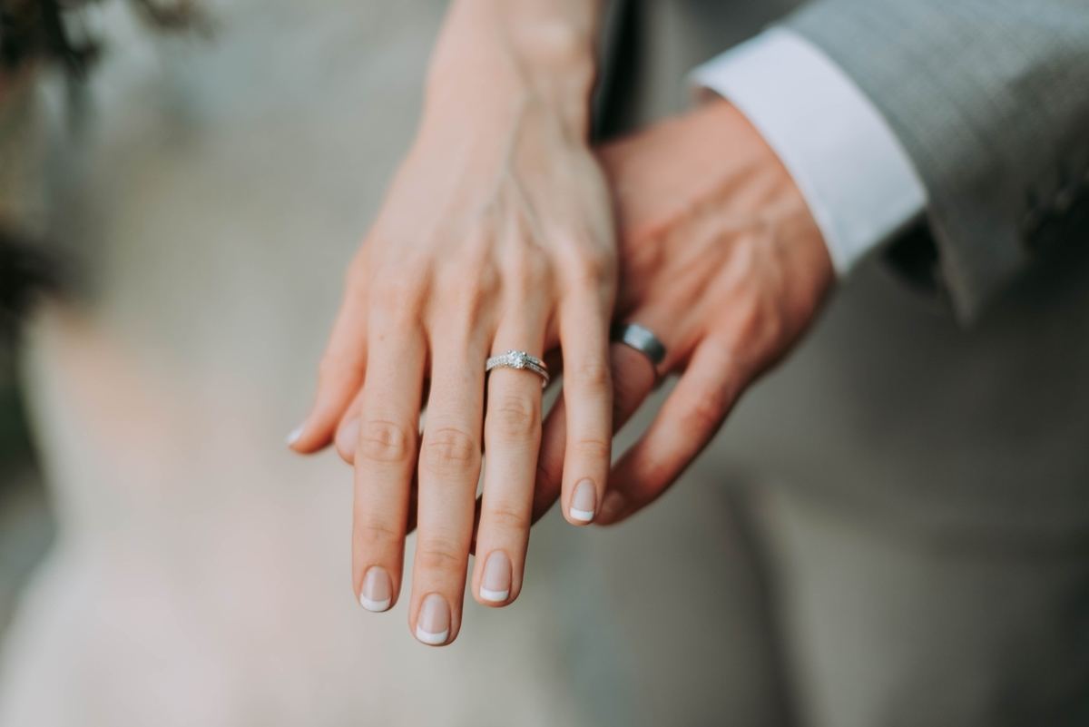 結婚式後は必ず年賀状を出さないとダメ マナーや出し方を解説 お役立ち情報サーチ