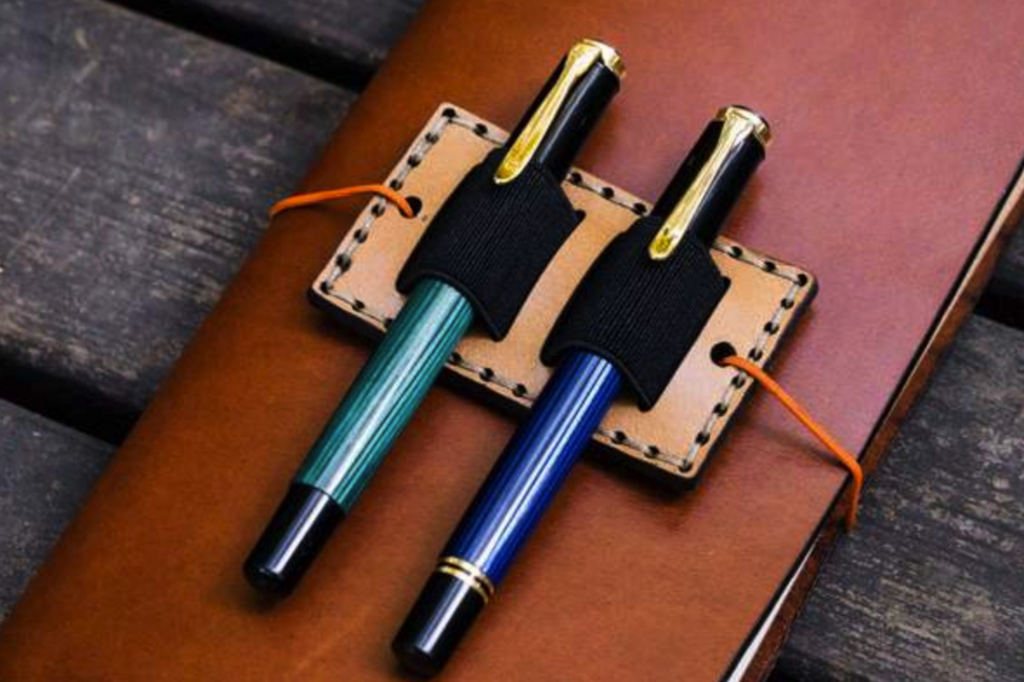 トラベラーズノート用ペンフォルダー