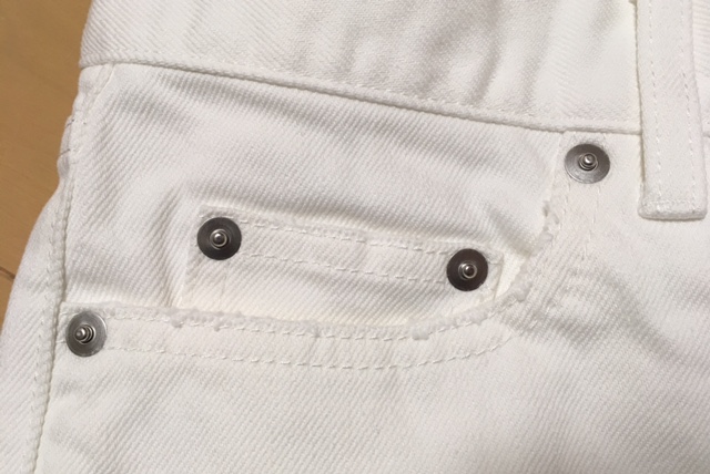 SAINT LAURENT（サンローラン）のホワイトデニムのディティール・穿き