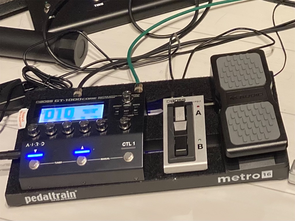 だんちゃんGT-1000 core EXPペダル, フットスイッチ Gt1000 core, linking multiple external footswitches? : r