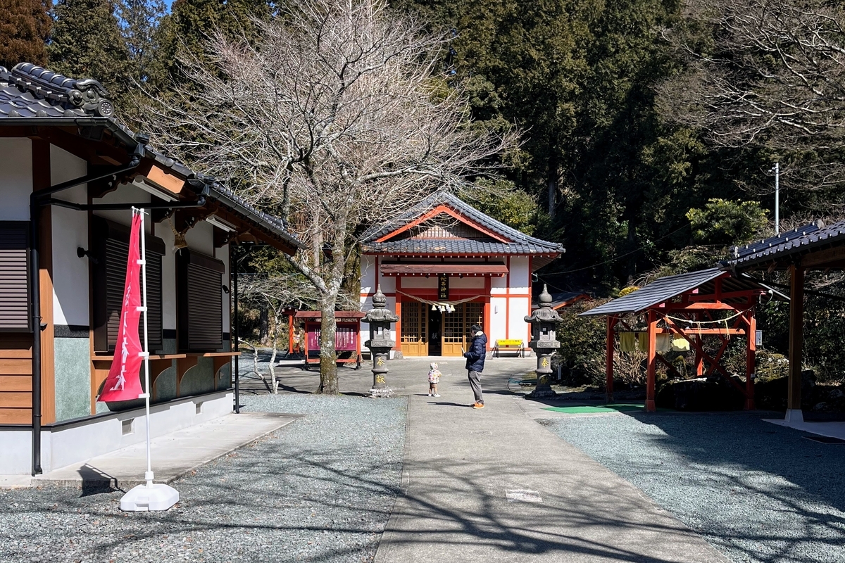 阿蘇白水龍神權現(白蛇神社)