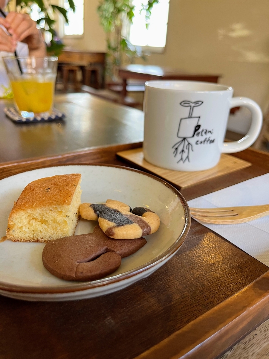 猫のクッキーと紅茶のケーキかなすごくおいしかった