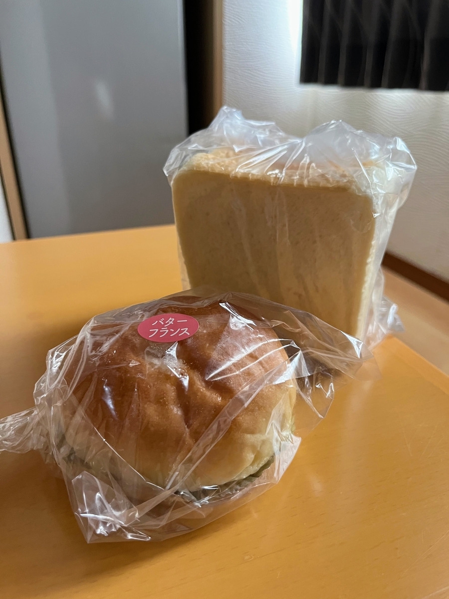 友永パンで買ったパンたち。食パンは200円してない!