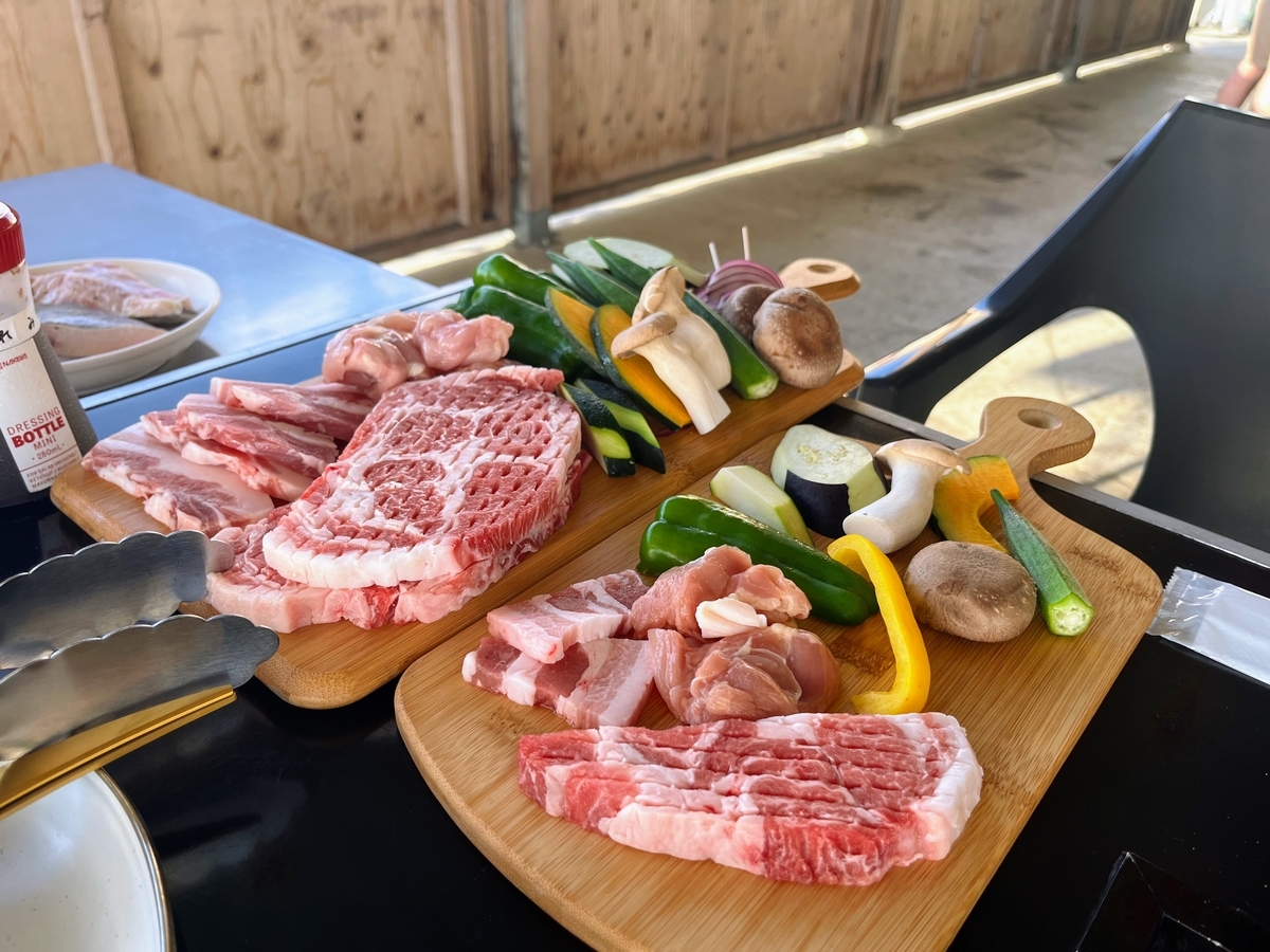 １泊２食付きにしたので夕食はBBQセットが付いてきました