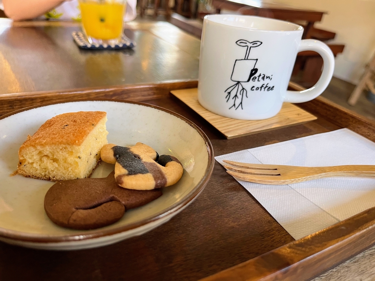 petani coffeeのクッキーとケーキがおいしい