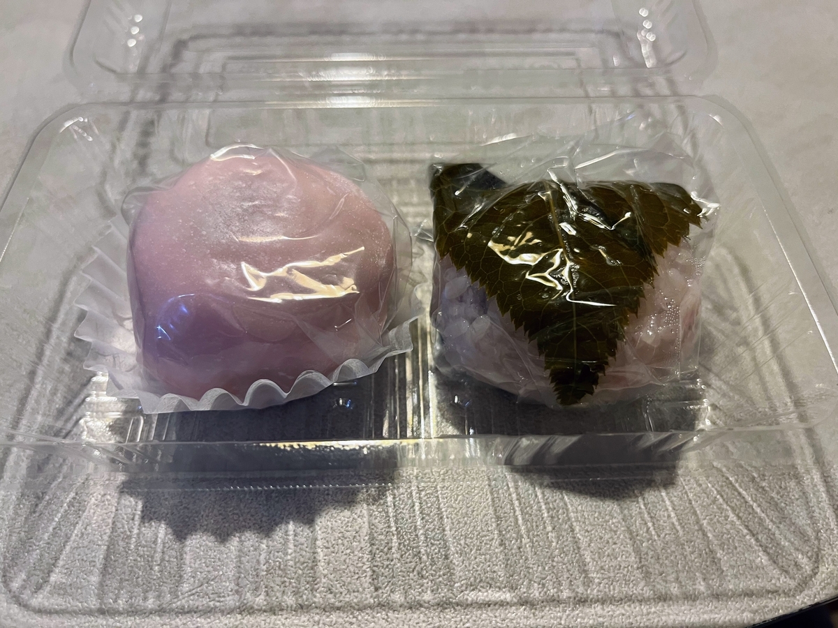 加美家製菓のイチゴ大福と桜餅