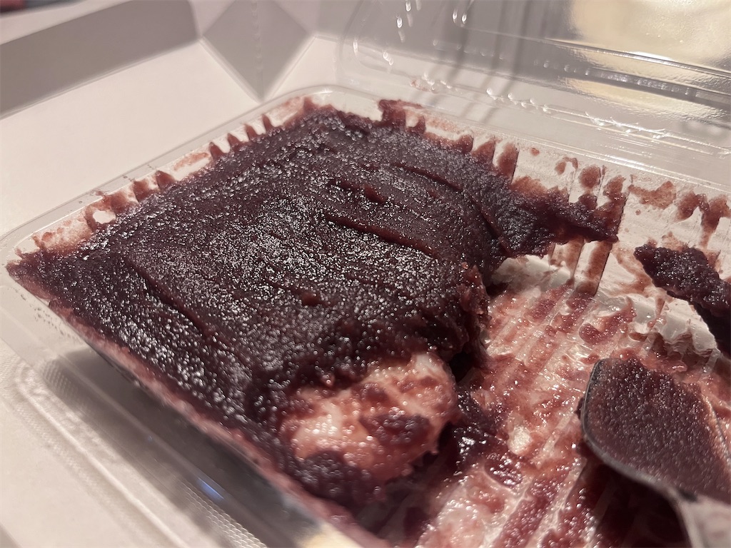 スプーンですくってお皿に乗せて食べました