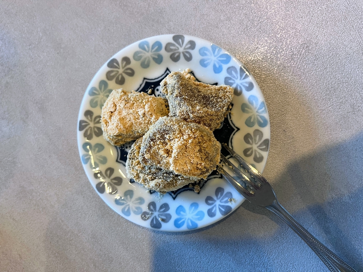あくまき。ワラビ餅っぽくある？
