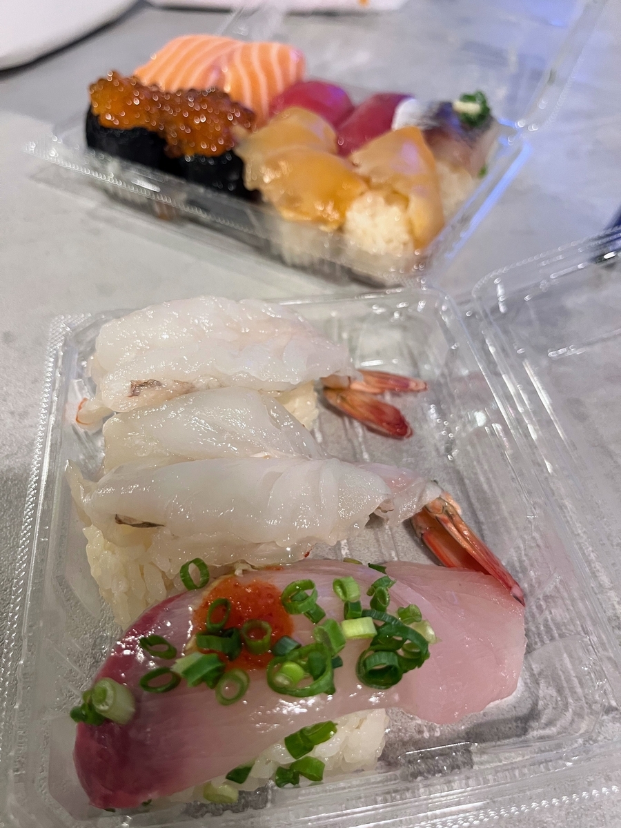 ロピアのお寿司バイキング。つい取りすぎてしまう