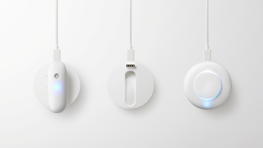 左からOntenna、充電器、コントローラーが並んでいる画像