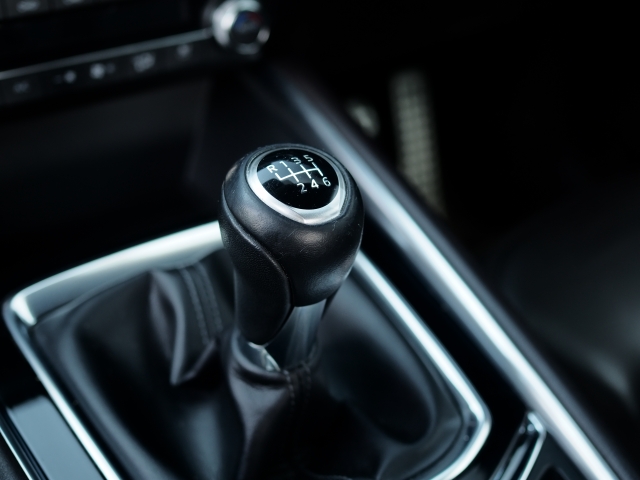 マニュアル車のシフトレバー