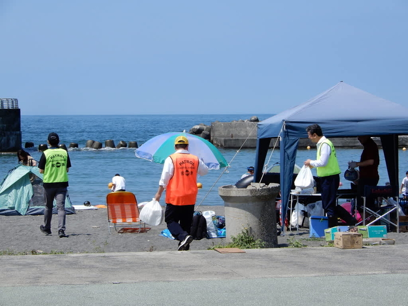 3年ぶり小樽地区密漁防止啓発パレード 浜で市民・レジャー客に密漁防止を訴える - 水産北海道ブログ