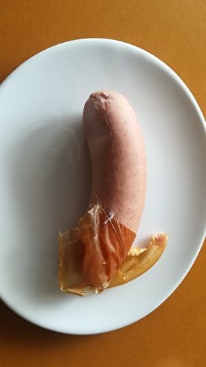 セルヴラのうす皮をむきかけたもの。