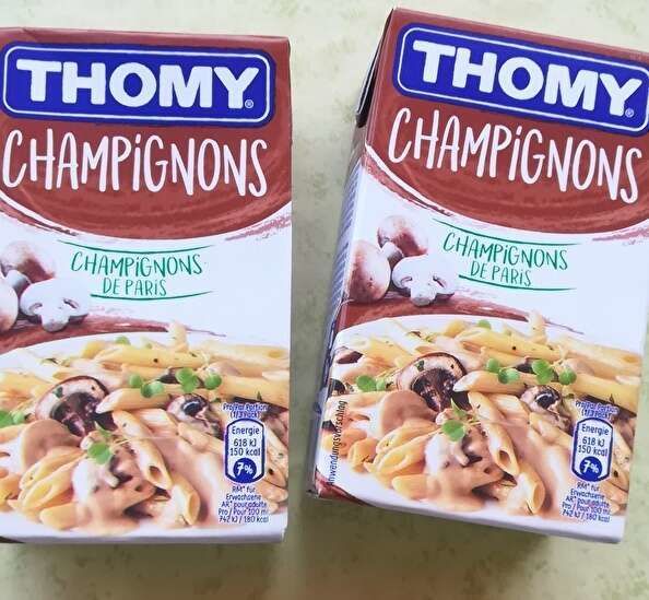 トミーのきのこパスタソースのパックが２個。