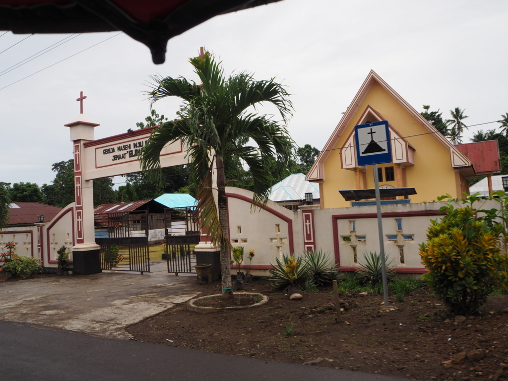 魅惑のハルマヘラ島 日帰り王宮ツアー 私の外国語挫折日記