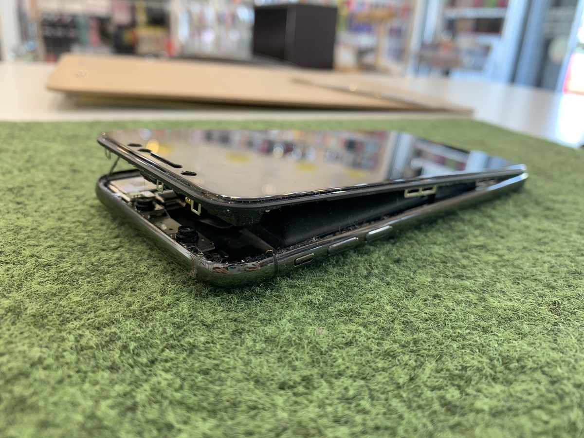 バッテリーの膨張は早めの対処が肝心です スマホ堂鴨島店てんちょーの ブログ