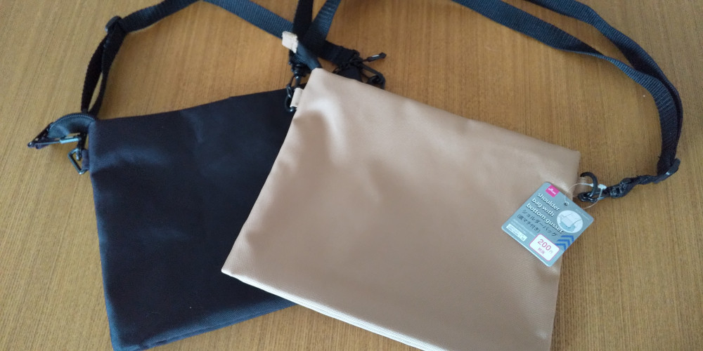 100均ダイソー 無印良品そっくり サコッシュ 発見 底マチありで使いやすくてオススメ 我が家は建売3人家族