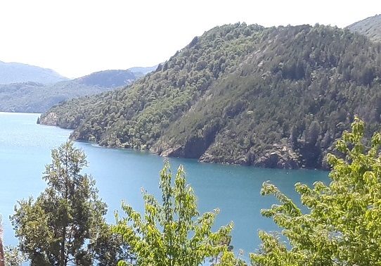 静かな湖 一回じゃ絶対に覚えられない名前の湖 ～7つの湖めぐり～ - 車旅 in 南