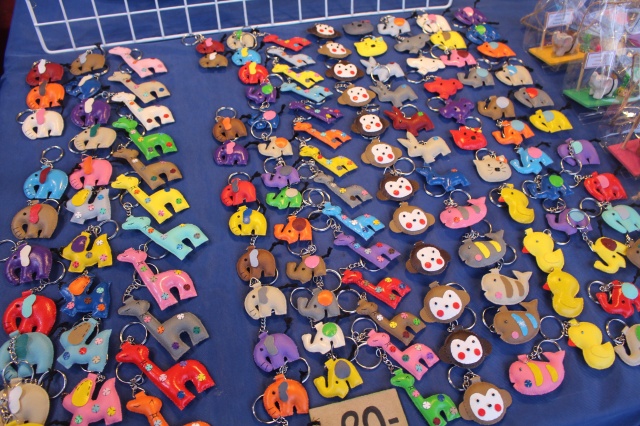 革製の象のキーホルダー