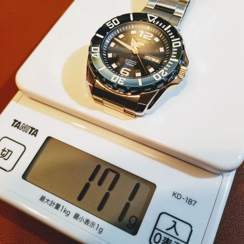 腕時計喫茶-Wristwatch-Tearoom- | 数値に現れない腕時計の「重さ」（ミルガウス［116400GV］で考える）
