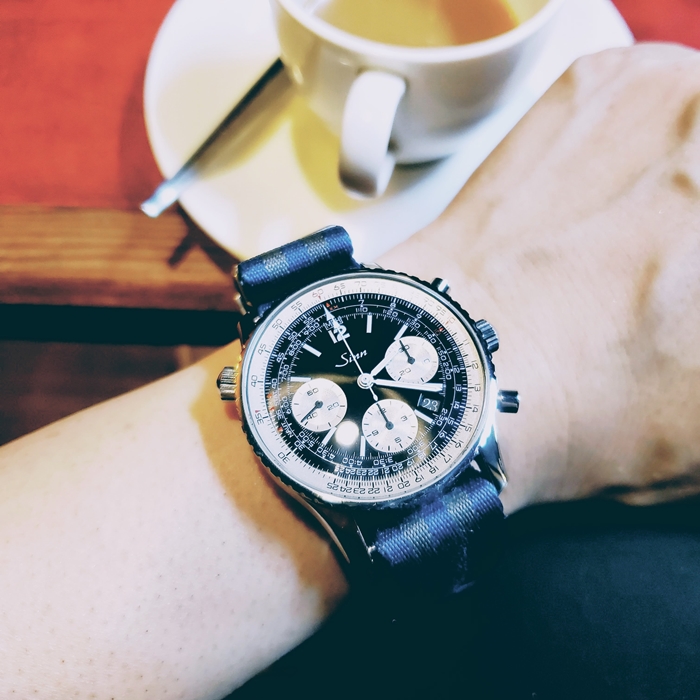 腕時計喫茶-Wristwatch-Tearoom- | カラーダイヤル化と不景気の関係を考える（ジン556）