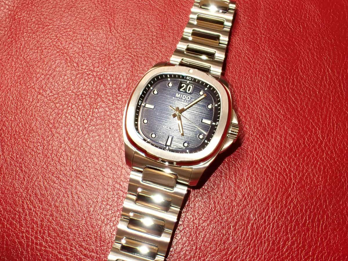 腕時計喫茶-Wristwatch-Tearoom- | ブレスレットで「背徳の味変」！？ ミドー「マルチフォート TV ビッグデイト」が面白い