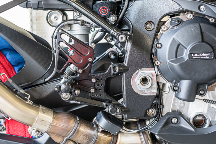 S1000RR ライポジ改善計画 - 膝擦り紀行